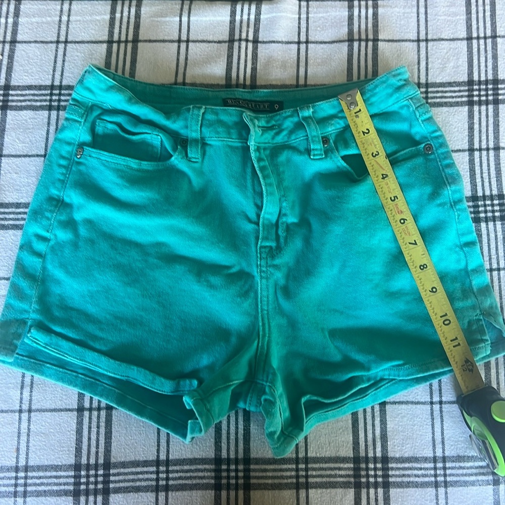 Hot Topic Blackheart Size 9 Hi-Rise Turquois Skinny Shorts W/ Slits VERY GOOD